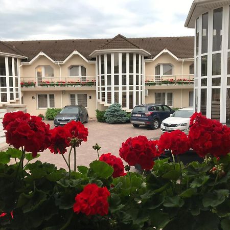 Villa Brussels Deva Bagian luar foto