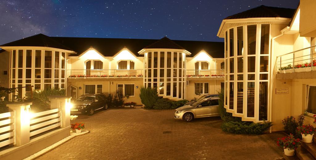 Villa Brussels Deva Bagian luar foto